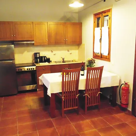 Petroto Sea View فندق كوتاري