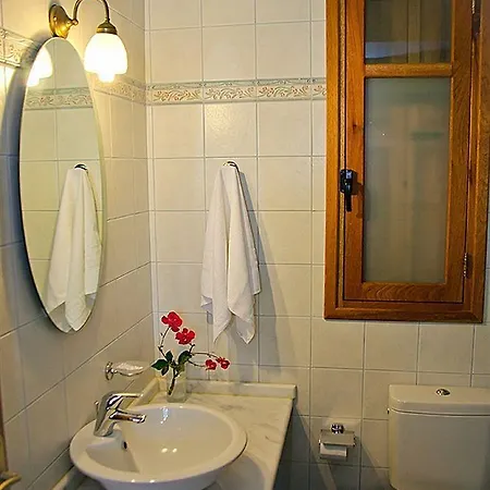 Petroto Sea View מלון 3*