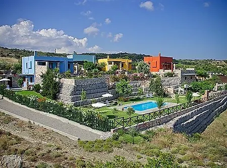 Petroto Sea View מלון