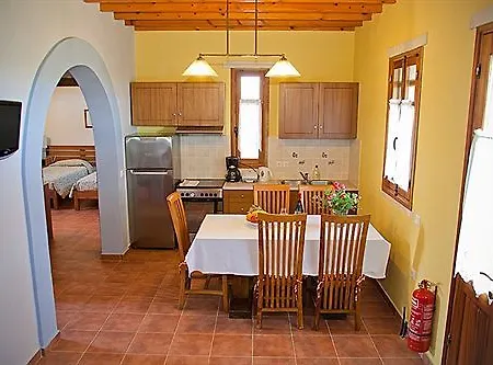 מלון Petroto Sea View 3*